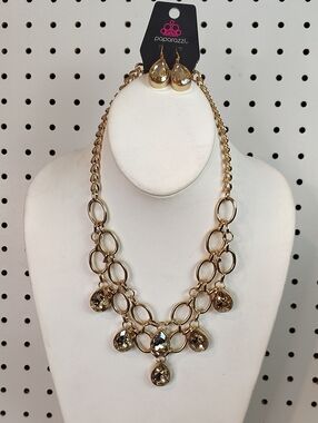paparazzi Gold Teardrop Link Necklace with Matching Earrings